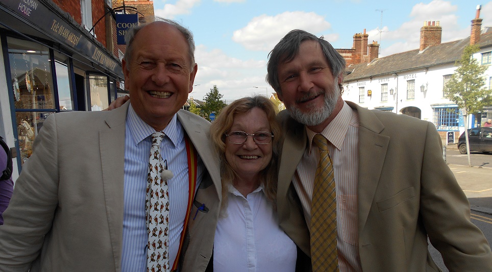 Hungerford Arcade Charlie Ross, Rita and Adrian Bargain Hunt May 2016